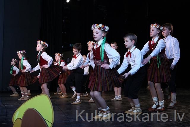 "Ķipari" Liepājas festivālā "Pilna sauja dzintariņu" /2013/